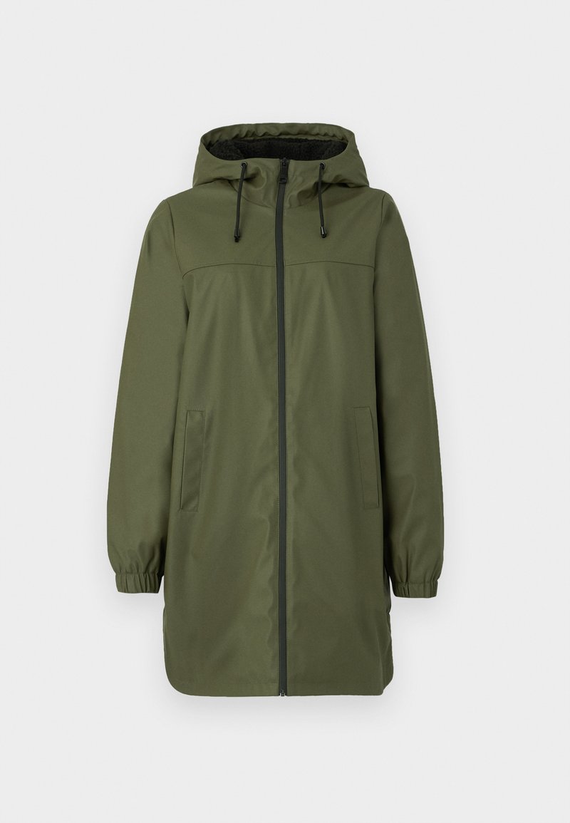 Olijfgroene waterdichte jas met een capuchon, ritssluiting en elastische manchetten. Heeft twee voorzakken en een zachte binnenvoering.
