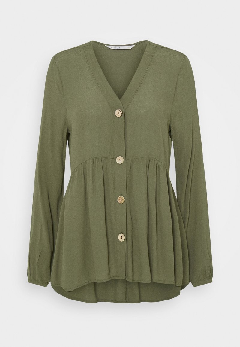 Blouse manches longues vert olive avec col en V, quatre boutons en bois sur le devant, et un ourlet froncé et évasé à la taille.