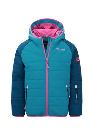 Padded Jacke mit einem türkisfarbenen Körper und navyblauen Ärmeln, einer pink gefütterten Kapuze und Reißverschlüssen an den Seiten. Logo-Accessoire auf der Brust und am Ärmel.