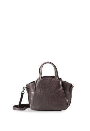 Borsa a mano in pelle marrone scuro con manici corti e tracolla removibile su sfondo bianco.