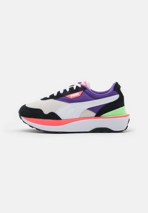 Sneakers - white