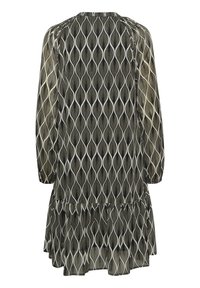 Zwart-wit gestreepte jurk met lange mouwen, een ronde halslijn en een gelaagd rucheszoom. Bevat een golvend geometrisch patroon op een lichte stof.