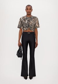 Just Cavalli PYTHON - T-shirts med print - marzapan\curry