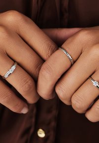 Isabel Bernard Ring - silberfarben