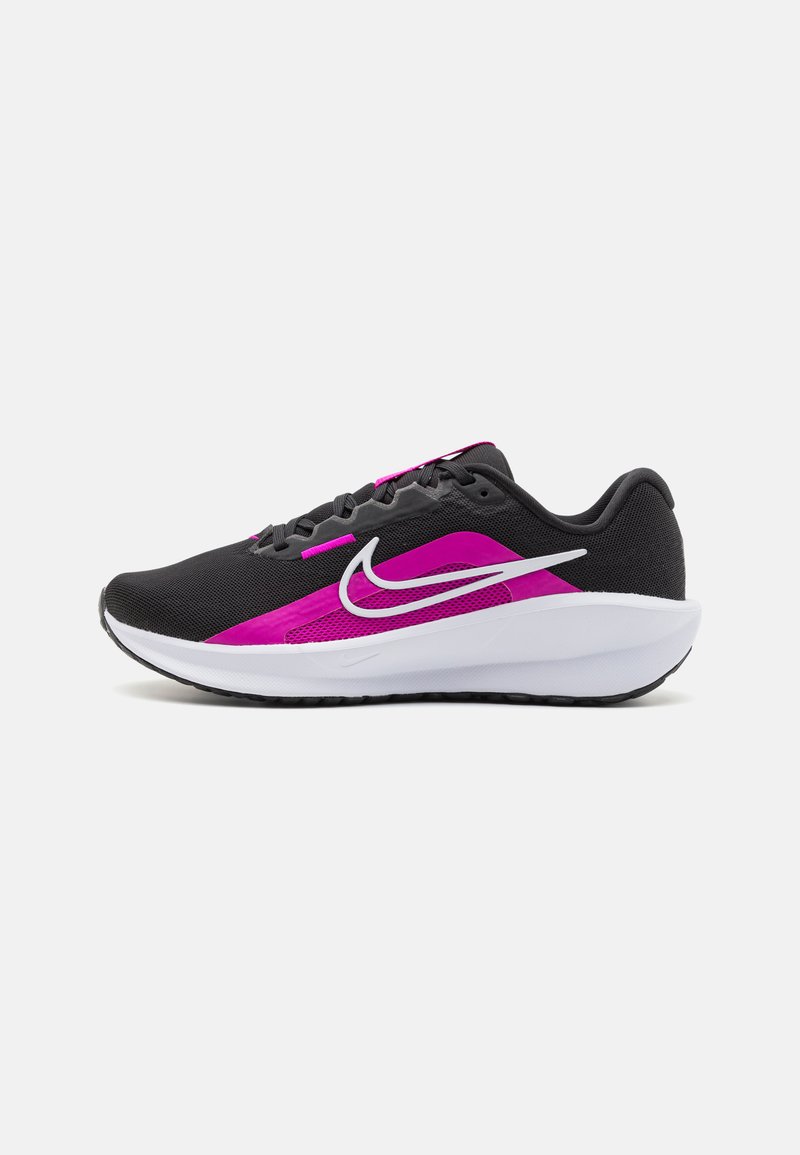 Nike Performance DOWNSHIFTER 13 - Cestná bežecká obuv - black, pink