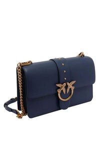 Mornarsko usnjena torbica za čez ramo z zlatim verižnim trakcem, ki nudi zapiralo z motivom ptice in obrobljene detajle na sprednjem pokrovu.