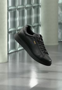 Επιλέχθηκε, black