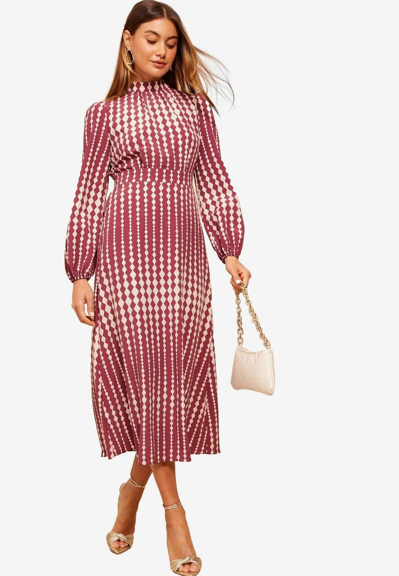 Friends Like These HIGH NECK LONG SLEEVE MIDI WITH BOW DETAILING - Dnevna haljina - red geo