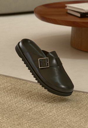 LEATHER - Chaussons - black