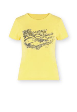 Κίτρινο κοντομάνικο t-shirt με γραφικό μιας vintage αυτοκίνησης και το κείμενο «Supernova Burn» από πάνω.