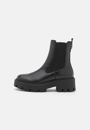Kotníkové boty na platformě - black