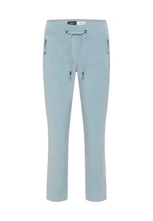 Pantalons en mélange de coton bleu clair avec une taille à cordon, deux poches latérales zippées et des jambes fuselées. Texture lisse avec un design minimaliste.