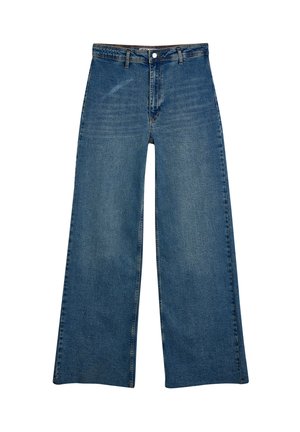 Jean bleu à jambe large en denim, doté d'une taille haute, d'un design à cinq poches et d'une texture lisse avec un subtil dégradé sur le tissu.