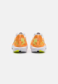 Saucony KINVARA 15 - Road running shoes - peel/white