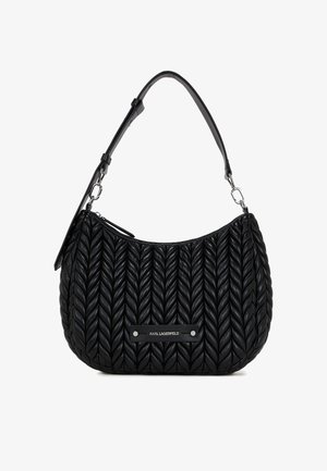 Schwarze Ledertasche mit geflochtenem Textur, geschwungener Form und abnehmbarem Schulterriemen. Verfügt über eine silberne Logo-Plakette auf der Vorderseite.