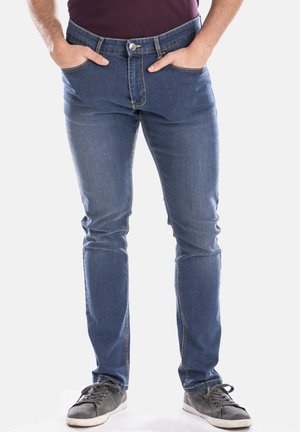 Jean en denim bleu pour homme avec une coupe slim, doté d'une fermeture à bouton et à glissière sur le devant, de deux poches avant et de détails de couture contrastants.