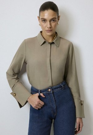 WIDE CUFF - Blúzka so zapínaním na gombíky - mink