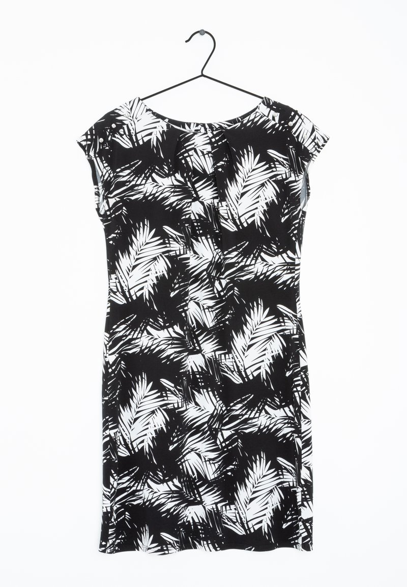Robe noire et blanche avec un motif de feuilles tropicales, manches courtes et col rond, fabriquée en tissu léger. Suspendue sur un cintre noir.