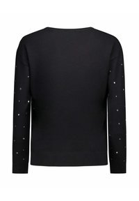 Maglione nero a maniche lunghe con piccole decorazioni argentate sparse sulle maniche, orlo a coste e scollatura a girocollo.