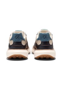 Sneakers med en mörkbrun läderöverdel, beige detaljer och en mjuk blå mocka-häl. Tjock sula med texturerat grepp för bättre fäste.