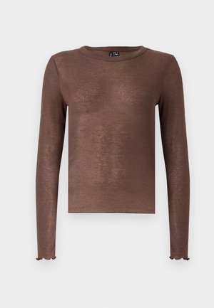 Pruun pika varrukaga pluus ümmarguse kaelusega, valmistatud pehmest, kergelt läbipaistvast materjalist. Omaduseks on volditud mansetid ja sirge ääris.