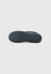 KangaROOS K-BFK BOLE BAREFOOT UNISEX - Treniņu apavi - navy/lime