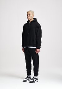 2Y Studios BASIC  - Donji dijelovi trenirke - black