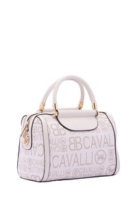 Borsa bianca con stampa del logo dorato, forma strutturata, doppio manico e dettagli in metallo dorato, con chiusura a zip e bordi a contrasto.