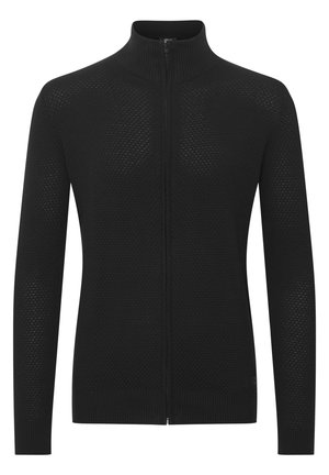 Juodas zip-up megztinis su tekstūriniu pynimo raštu, aukšta apykakle ir raukšlėtais rankogaliais bei apatine dalimi. Turi pilno ilgio užtrauktuką.