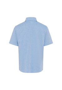 Kortebloemig, lichtblauw shirt van een textuurstof met een kraag. Heeft een rechte snit en rugpasdetails.