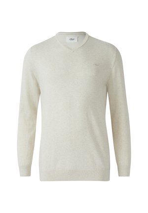 Pull en V de couleur beige clair. Matière en maille douce avec des manches longues et des poignets côtelés. Marquage subtil sur la poitrine.
