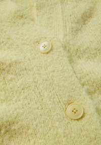 hessnatur RELAXED - Strickjacke - zitronengras