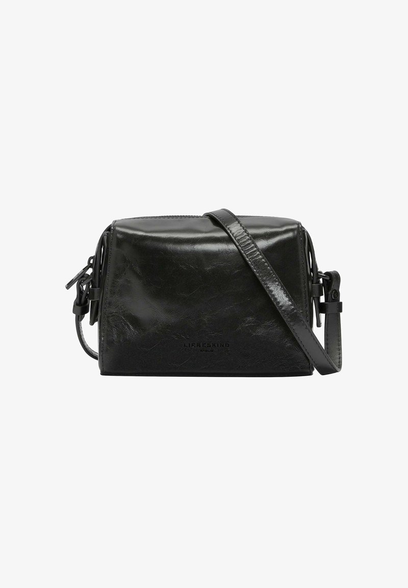 Sac en cuir noir à bandoulière avec un design rectangulaire élégant, finition texturée, fermeture éclair et bandoulière réglable. Détail du logo à l'avant.