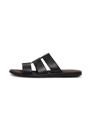 Sandalo nero in pelle con tre ampie fasce e suola piatta, mostrato di lato su sfondo bianco.