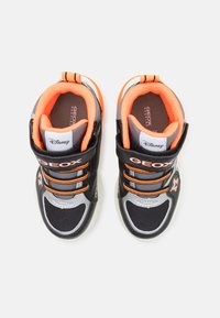 Geox DISNEY MICKEY CIBERDRON BOY LIGHT UP - Høye joggesko - black/silver