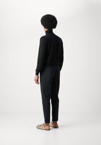 Thumbnail Image 5