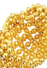 Gioielli in oro con perline di varie dimensioni, lucide e testurizzate, che creano un design stratificato e intricato.