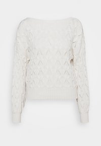 Witte gebreide trui met een gestructureerd patroon van diamanten en gaatjes. Voorzien van een brede halslijn en geribbelde manchetten en zoom.