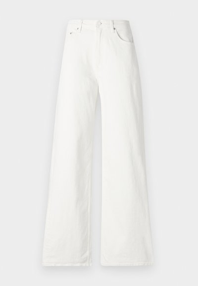 Vita vida byxor i denim med hög midja, femficksdesign och knappstängning fram. Slät textur.