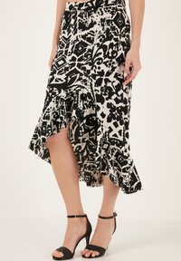 REGULAR FIT - A-line skirt - black