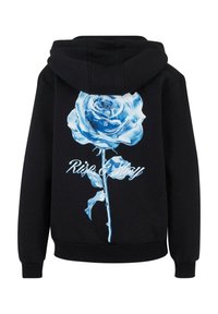 Zwarte hoodie met een grote blauwe rozenafbeelding op de achterkant, met de tekst "Rise & Slay" in het wit onder de bloem. Gemaakt van een katoenmix.