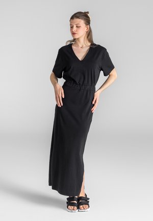 Schwarzes Maxikleid mit V-Ausschnitt und kurzen Ärmeln, ausgestattet mit einem elastischen Taillenbund und seitlichen Schlitzen. Glatter Stoff mit lockerer Passform.