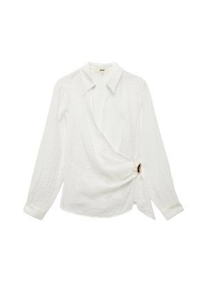 Witte lange mouwen wikkelblouse met een puntkraag en een decoratieve ronde sluiting aan de zijkant.