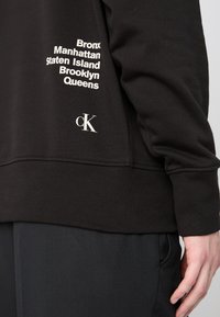 Calvin Klein Jeans 1978 HOODIE - Jersey con capucha - black