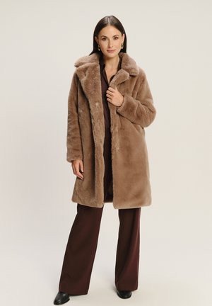 Mantel - brown