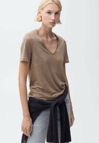 Mango Jednoduché tričko - light brown