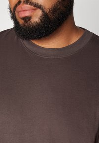 Jack & Jones JJEBRADLEY brązowy