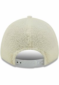 Cremefarbener Fleece-Baseballcap mit runder Form, texturiertem Oberfläche und verstellbarem weißen Kunststoffsnapverschluss.