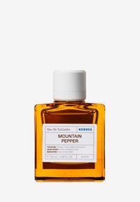 Korres Mountain Pepper Eau De Toilette w przezroczystej szklanej butelce z pomarańczowym płynem, białą nakrętką i prostokątną etykietą zawierającą szczegóły dotyczące nut zapachowych.