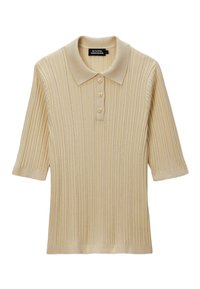 Polo beige à côtes avec manches courtes et patte de boutonnage à trois boutons. Fabriqué en matériau doux. Présente un col classique et une texture subtile.